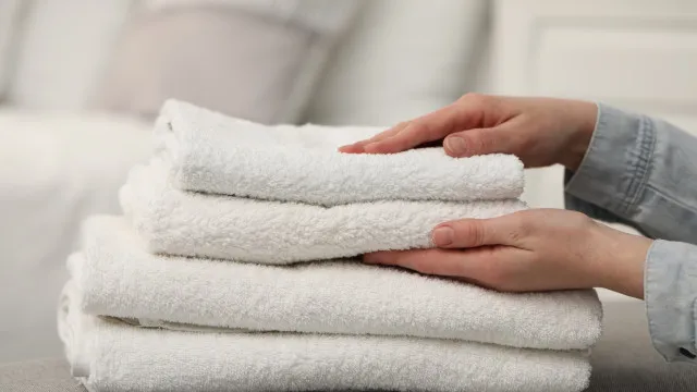 Toalhas ásperas e rijas? Dicas simples para as deixar mais macias