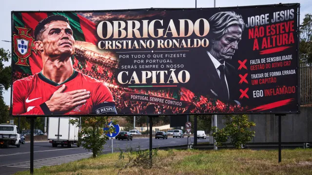 
                    Autor de cartaz contra JJ pronuncia-se: 