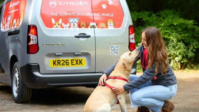 
                    Citroën Berlingo feita para os cães tem camas, chuveiro e não só
                