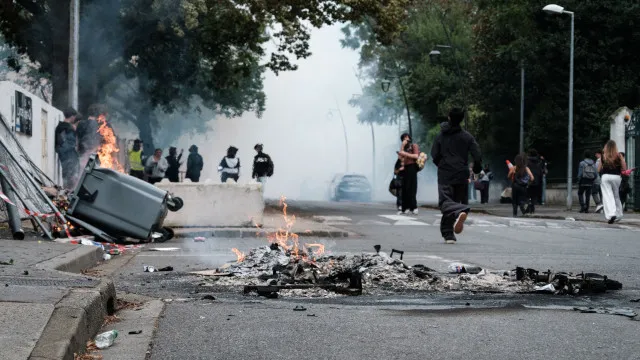 
                    Bloqueios estudantis caem 30% em França (e governo abre-se ao diálogo)
                