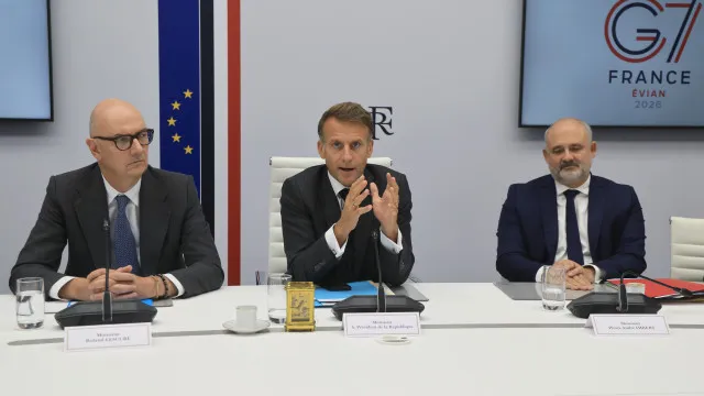 
                    G7 vai libertar até 100 milhões de barris de petróleo para baixar preços
                