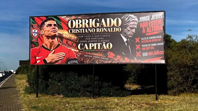 
                    Cartazes a apoiar Ronaldo já começaram a ser retirados? O que se sabe
                