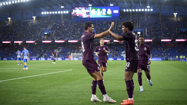 Show de André Silva dá triunfo com reviravolta ao FC Porto no Riazor