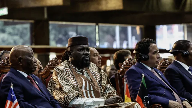 
                    Presidente da Guiné-Conacri liberta líder da oposição
                