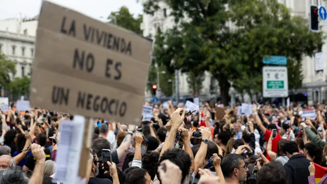 
                    Espanha: Foco mudou de Ceuta para habitação e precipitou legislativas
                