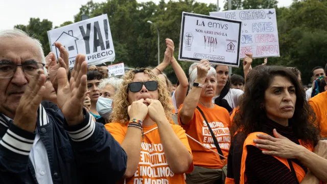 
                    Pensionistas manifestam-se em Madrid em defesa das pensões públicas
                