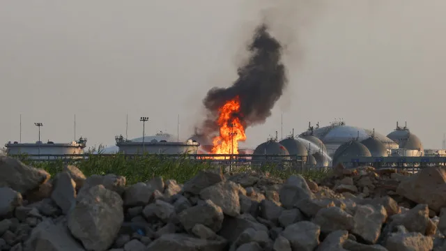 
                    Huthis do Iémen atacaram instalação da petrolífera Aramco em Riade
                