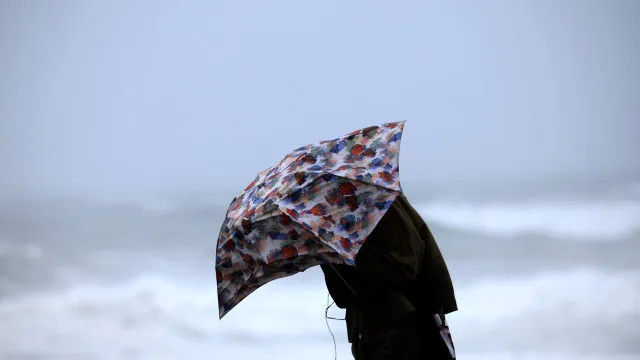 
                    Setúbal e Évora sob aviso laranja devido à trovoada e chuva forte
                