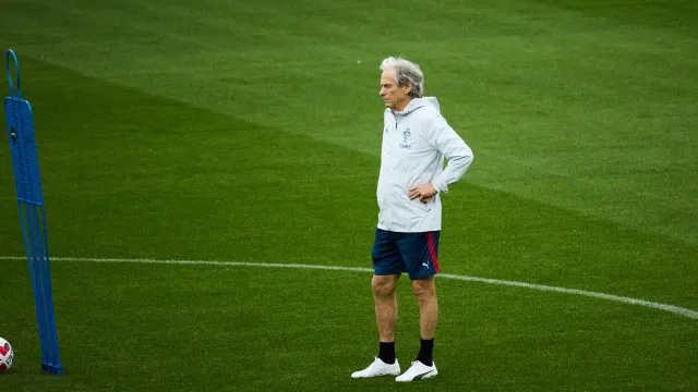 
                    Jorge Jesus com todos no relvado antes do Portugal-Noruega, mas com senão
                