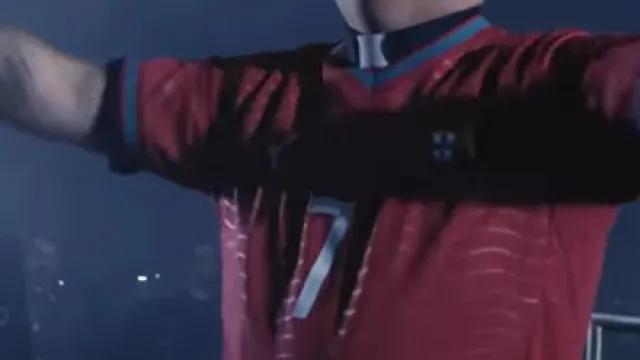
                    Padre Guilherme homenageia Cristiano Ronaldo nos Clérigos: 