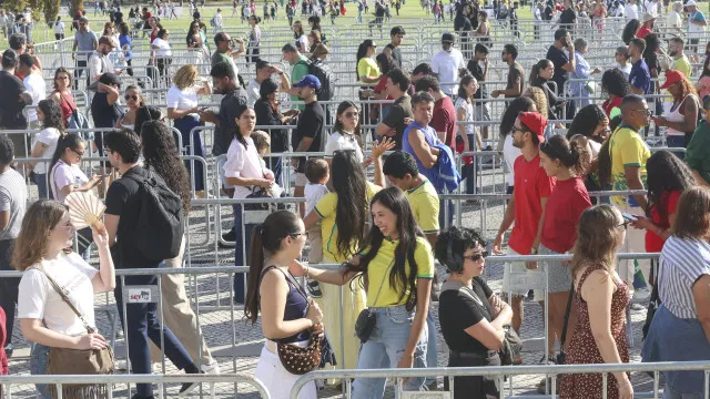 
                    Guerra de cores de camisolas divide brasileiros também em Lisboa
                