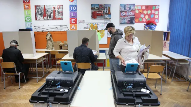 
                    Eleições na Bósnia-Herzegovina decorrem com baixa participação
                