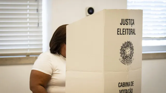 
                    Brasil arquiva investigação a suposta interferência dos EUA nas eleições
                