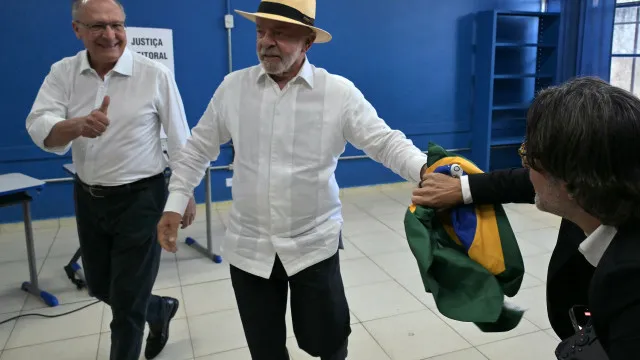 
                    Petistas desanimados esperam algo 