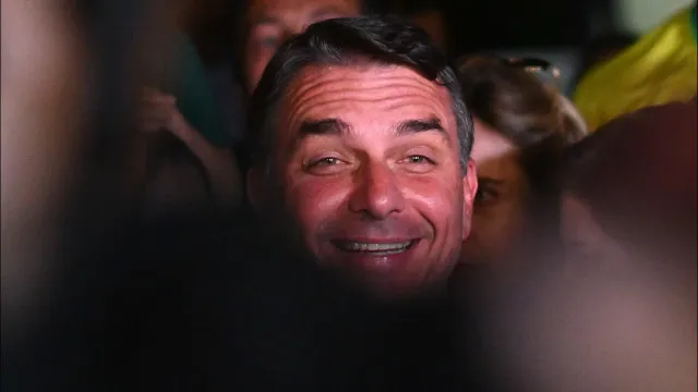 Flávio celebra “maioria esmagadora” da direita no Congresso