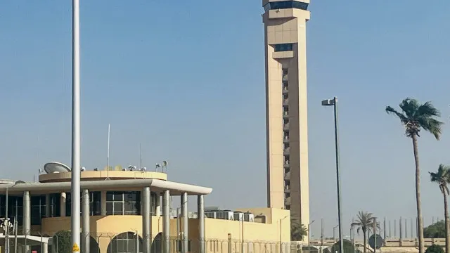 
                    Huthis atacam aeroporto internacional de Riade
                
