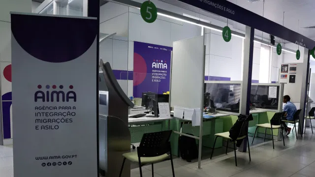 
                    Trabalhadores da AIMA em greve para pedir aumentos e carreira técnica
                
