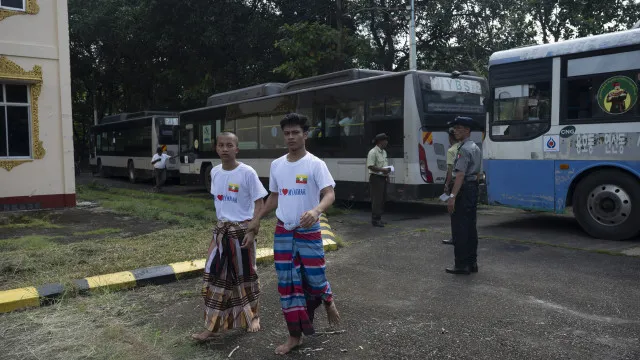 
                    Pelo menos 8 mortos em ataques do exército contra deslocados no Myanmar
                