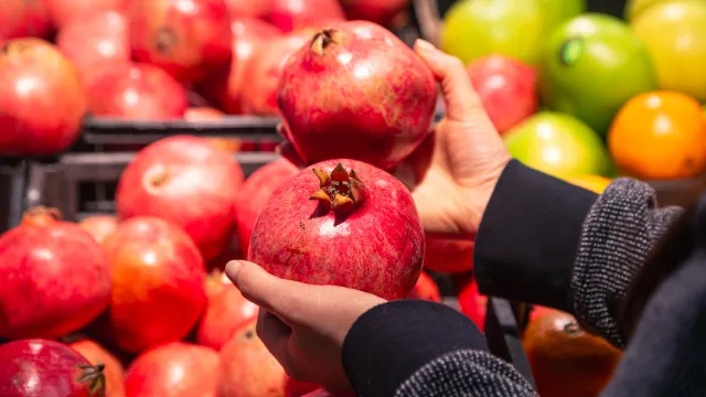 
                    Saiba como escolher as melhores romãs do supermercado
                