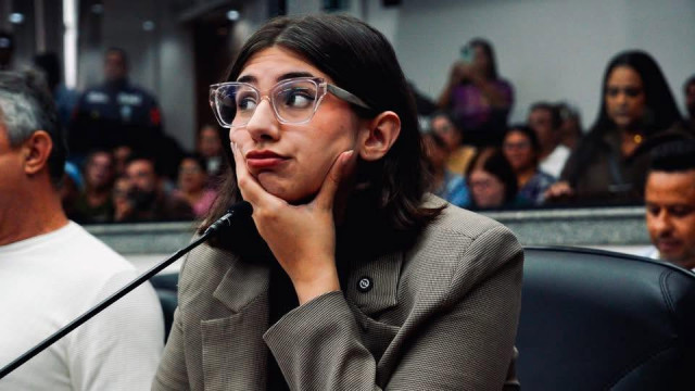 Eleita com quase 2 milhões, deputada diz que feminicídio 'não existe'