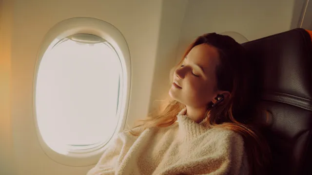 
                    Dormir no avião? É possível com estes auscultadores e auriculares
                