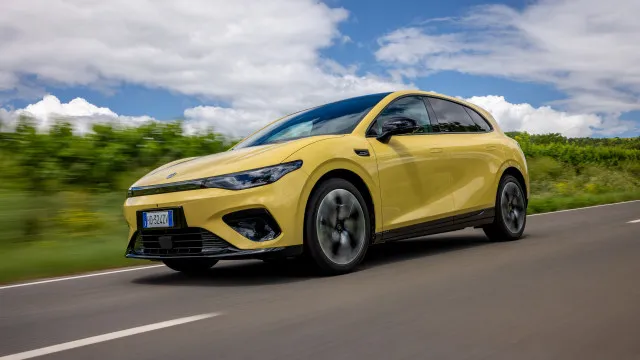 
                    Novo hatchback elétrico chinês chega a Portugal e estes são os preços
                