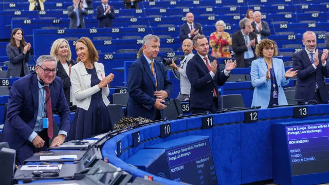 
                    Defesa: UE aprova 115 milhões para IA, robótica e tecnologia
                