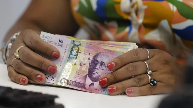 
                    Cabo Verde alivia peso da dívida sobre o PIB no segundo trimestre
                