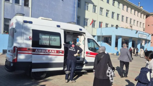 
                    Uma estudante morreu após ataque com faca numa escola na Turquia
                