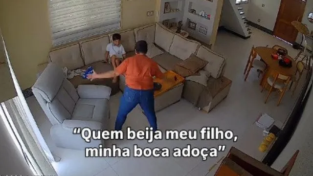
                    Mãe apanha empregada a festejar notas do filho e fica emocionada. O vídeo
                