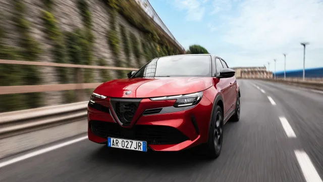 
                    Alfa Romeo Junior atualizado. Saiba tudo o que muda
                