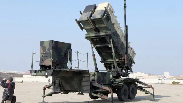 
                    Polónia vai instalar sistemas de defesa Patriot na fronteira ucraniana
                