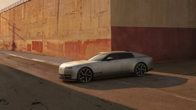 
                    O futuro da Jaguar chegou. Revelado o Type 01 elétrico com 1.030 cv
                
