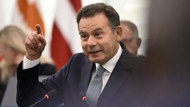 
                    Montenegro questiona mecanismo de fixação do preço do petróleo
                