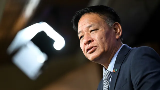 
                    Líder tibetano no exílio acusa China de políticas de assimilação cultural
                