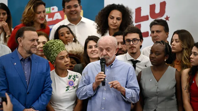 
                    Lula critica própria campanha e diz ser a mais desorganizada desde 1989
                
