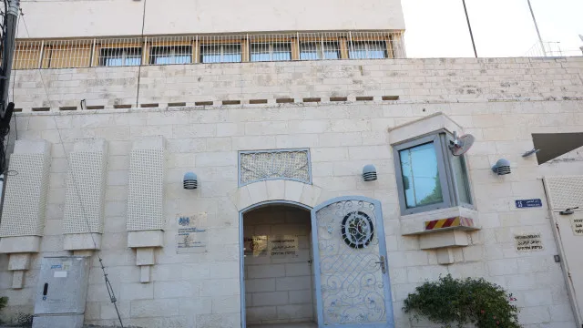 
                    Consulado britânico em Jerusalém encerra após ordem israelita
                