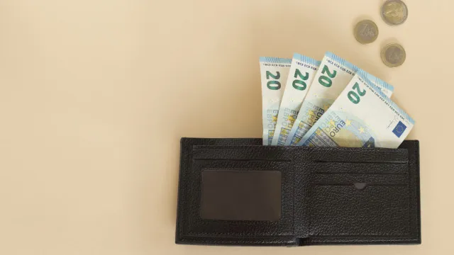 
                    Proposta do OE2027 é entregue hoje: Do IRS aos salários, o que vai mudar?
                