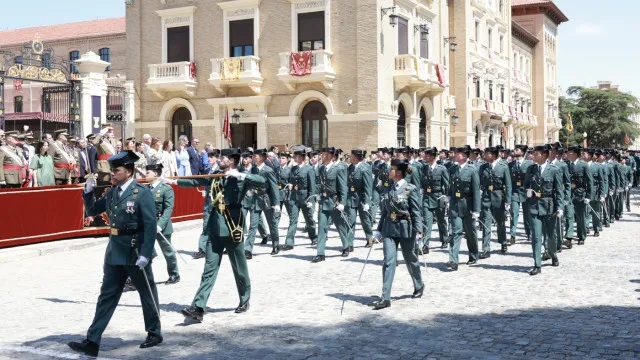 
                    Surto de sarna em Academia Militar envia dezenas de alunos para casa
                