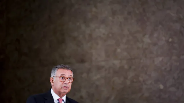 
                    Seguro insiste na compra de tecnologia europeia em matéria de Defesa
                