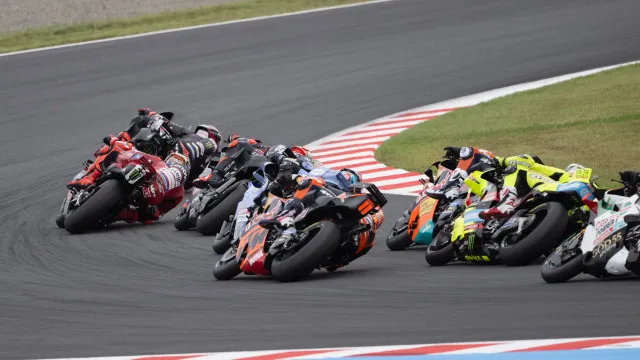 
                    Luta renhida pelo título de MotoGP continua. Horários do GP da Indonésia
                