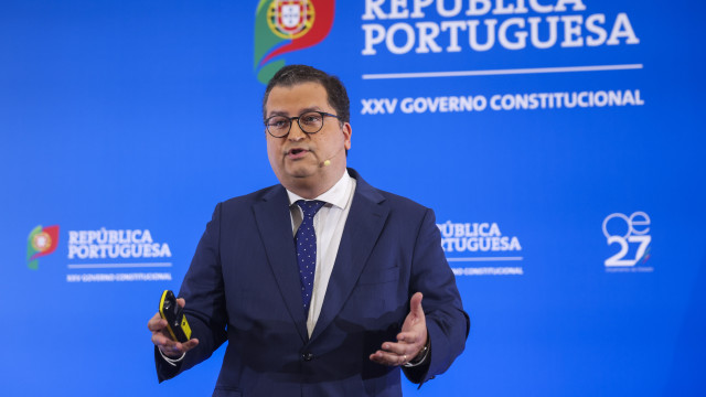 IRS, dívida e recados: As explicações de Sarmento após entregar OE2027