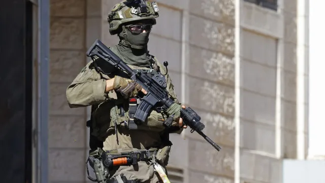 
                    Portugueses detidos por forças israelitas na Cisjordânia. Um é jornalista
                