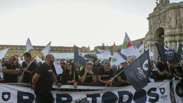 
                    Polícias protestam em Lisboa contra 