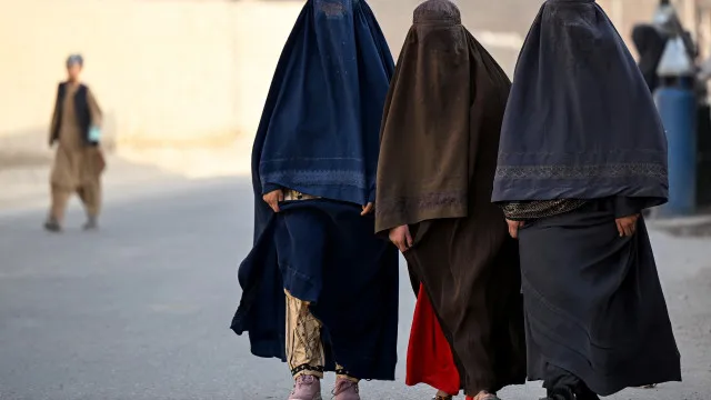 
                    Mulheres enfrentam prisão por usarem maquilhagem no Afeganistão
                