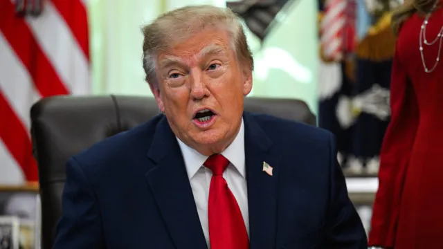 
                    Trump avisa quem falar em IA em vez de superinteligência: 