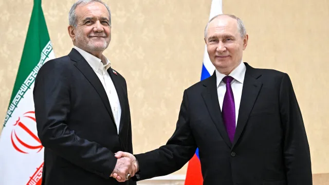 
                    Putin reforça apoio ao Irão para pôr fim à guerra: 