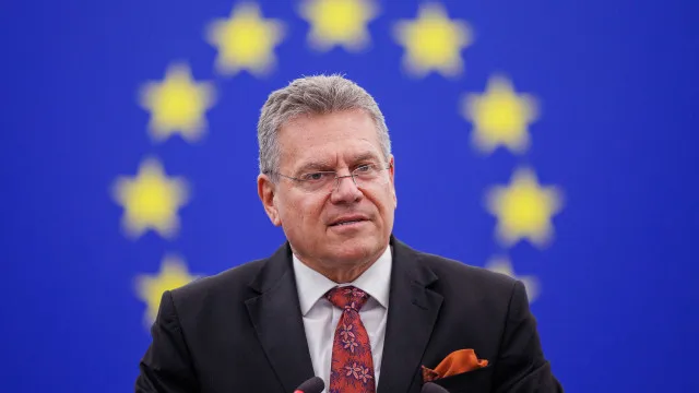 
                    Comissário europeu exige resultados concretos nas negociações com a China
                