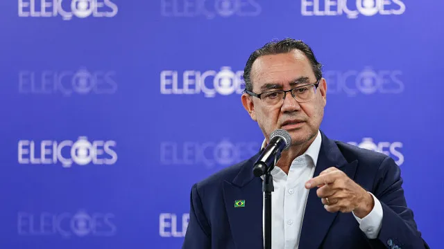 
                    Augusto Cury apoia Flávio Bolsonaro, mas mantém independência
                