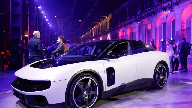 
                    Como Jeff Bezos ajudou a pensar no primeiro Ferrari elétrico
                